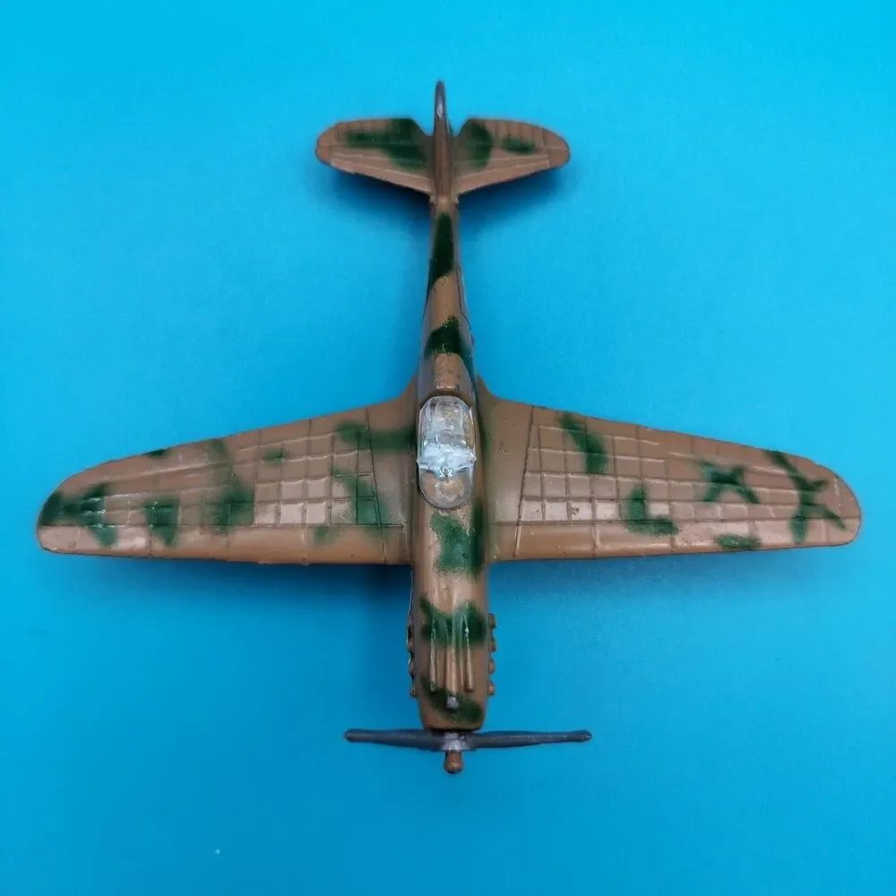 A136 Vintage Toy Airplane P-40 Flying Tiger Tan Camo Diecast Metal Painted Plane
